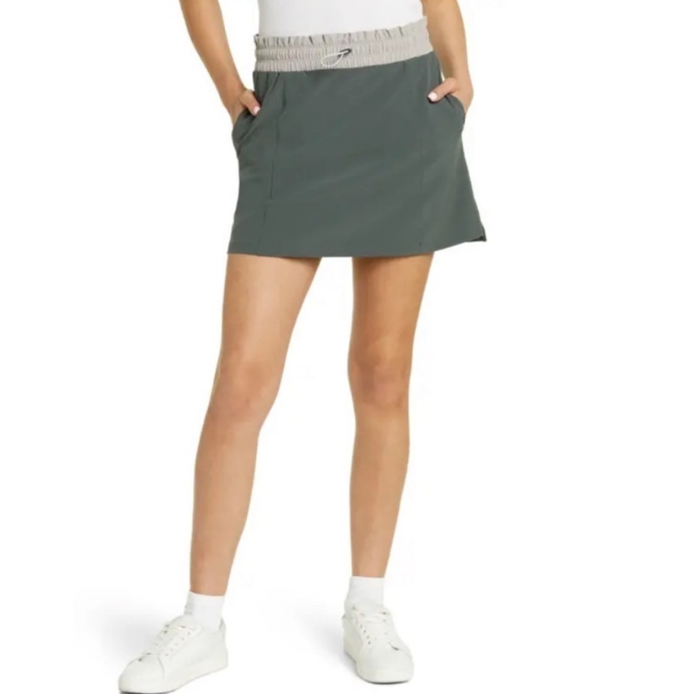 NWT Zella Excursion Active Mini Skirt Grey/Green